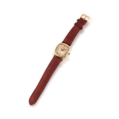 Orologio da polso in oro giallo 18k con cassa ovale e movimento manuale
