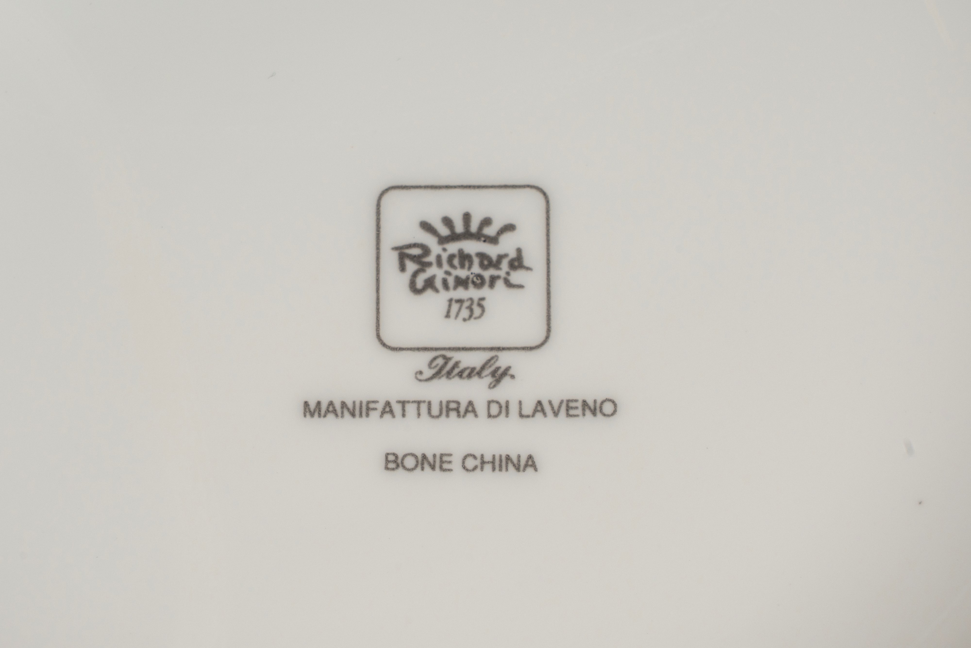Richard Ginori, Manifattura di Laveno, Servizio "zaffiro" in Porcellana Bianca Profilata in Oro c...