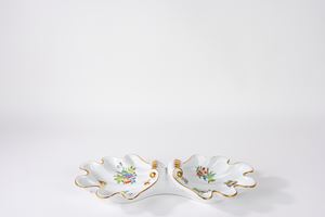 Antipastiera centrotavola in porcellana &ldquo;Queen Victoria&rdquo;. Manifattura Herend Hungary. Seconda met&agrave; del XX secolo