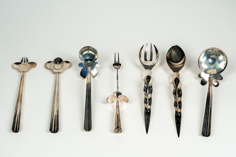 Driade. Sette posate da servizio in metallo argentato