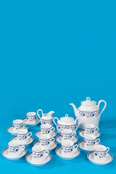 Ginori, Servizio da caffè da 12 in porcellana bianca con decorazione floreale blu