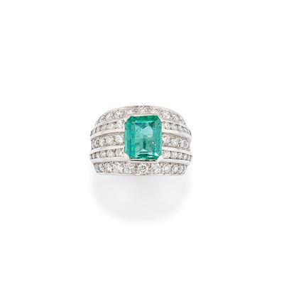 Anello, oro bianco 18k con smeraldo rettangolare e diamanti