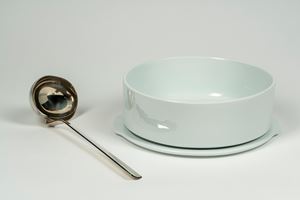 Sabattini. Ciotola da portata in ceramica smaltata bianca serie Pragma e mestolo in metallo argentato