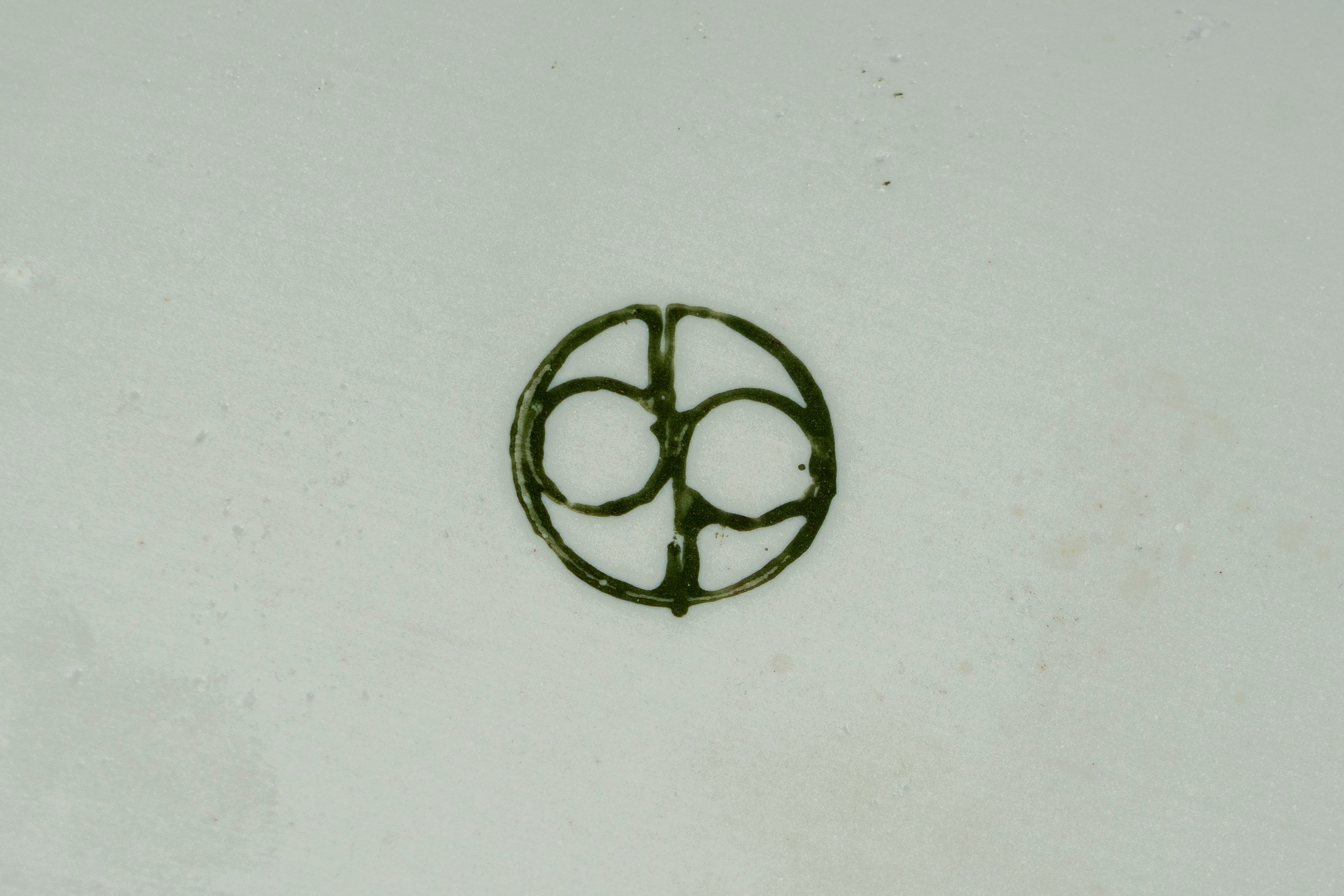 Sabattini. Ciotola da portata in ceramica smaltata bianca serie Pragma e mestolo in metallo argen...