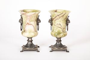 Coppia di vasi in alabastro