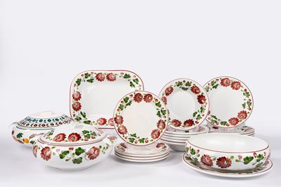 Richard Ginori Mondovì, Servizio in maiolica decorata a fiori amaranto