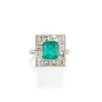 Anello con smeraldo Colombia rettangolare a gradini in oro bianco 18k