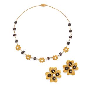 Demi-parure quadrifoglio con granati e perle