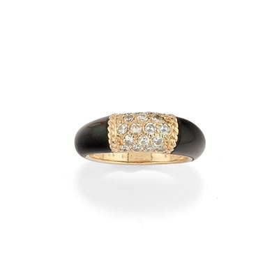 Anello della collezione Philippine, in oro giallo 18k con onice e diamanti