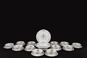 Servizio da consomm&egrave; in porcellana bianca con decoro floreale rosa, A. Giraud, Limoges France