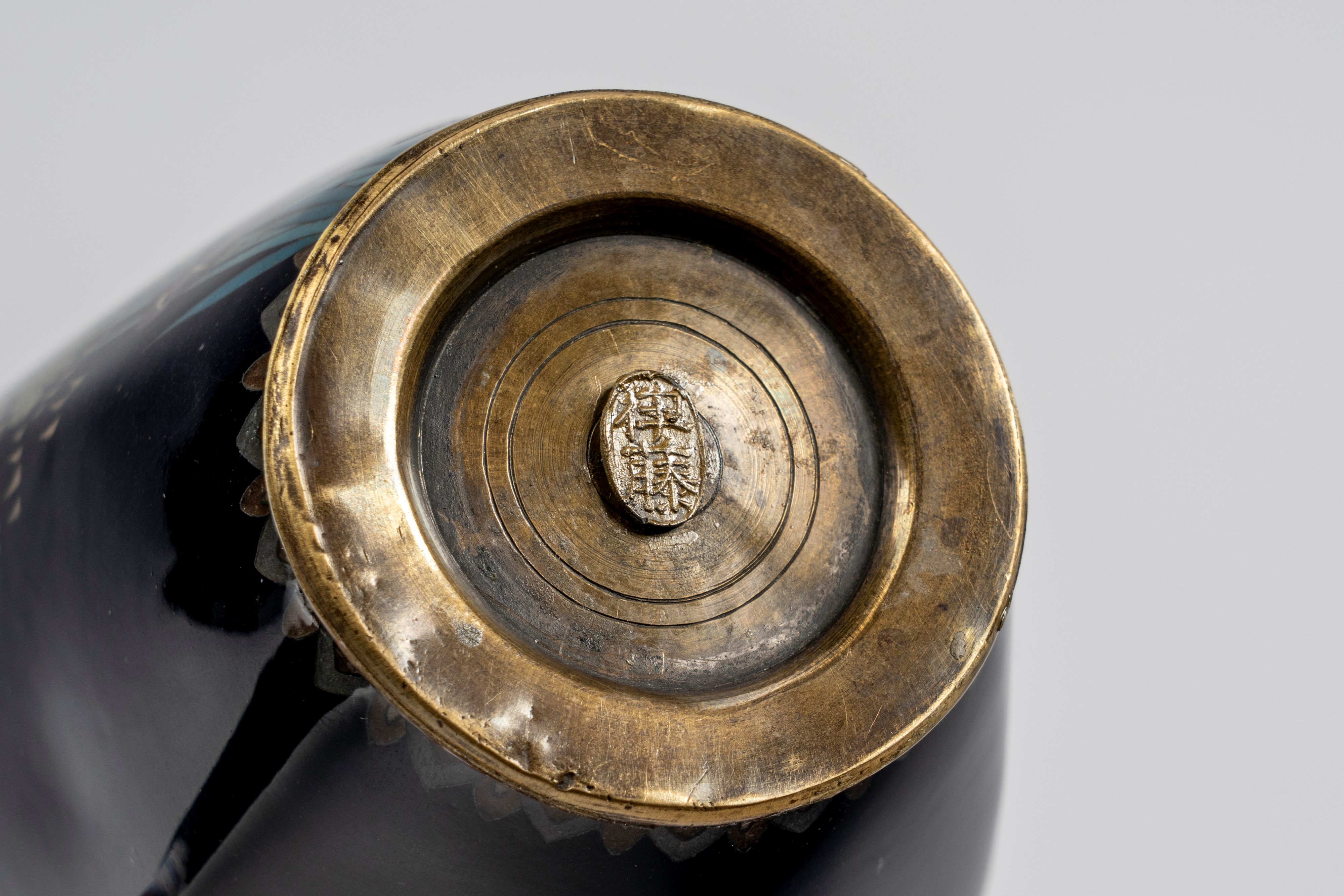 Ito, Vaso cloisonné a collo lungo, Giappone, periodo Meiji, 1870-1890