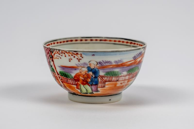 Piccola ciotola in porcellana per esportazione "Mandarin" pattern, Cina, dinastia Qing, epoca Qia...