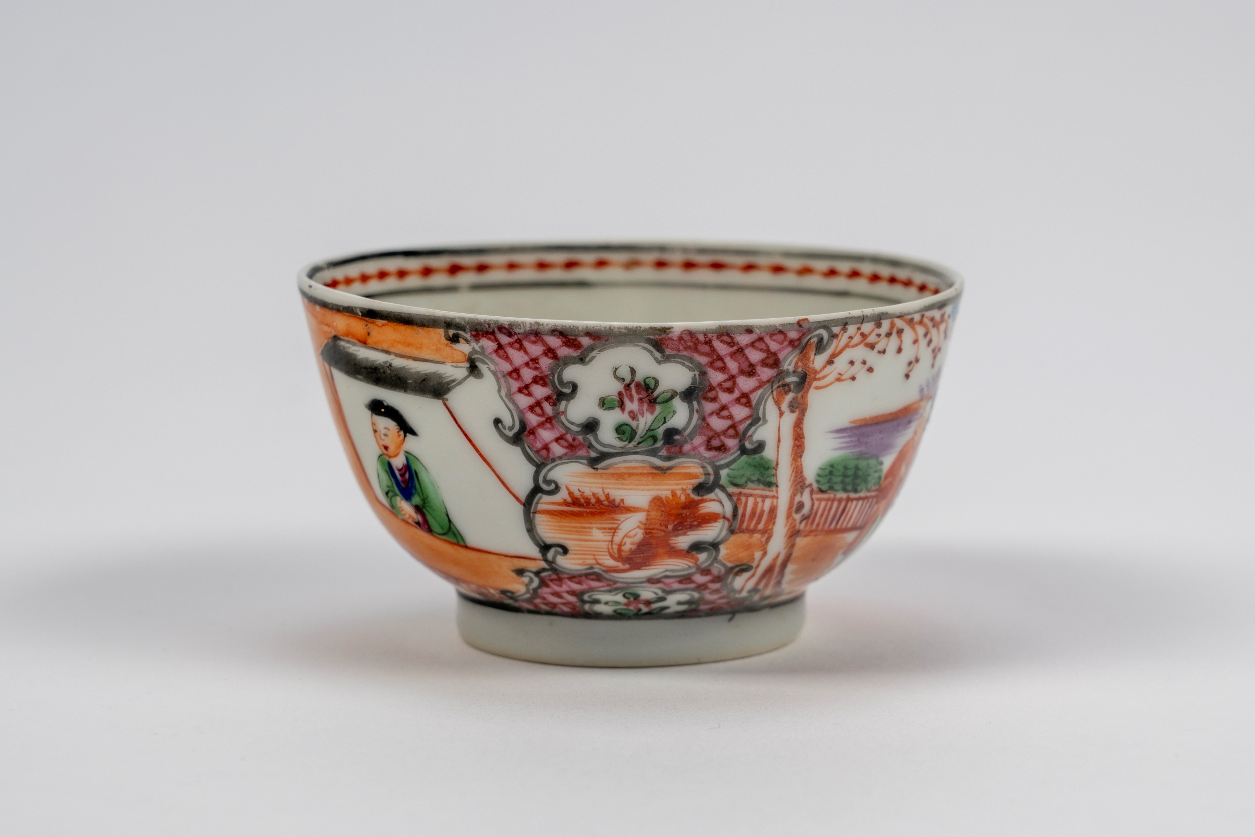 Piccola ciotola in porcellana per esportazione "Mandarin" pattern, Cina, dinastia Qing, epoca Qia...