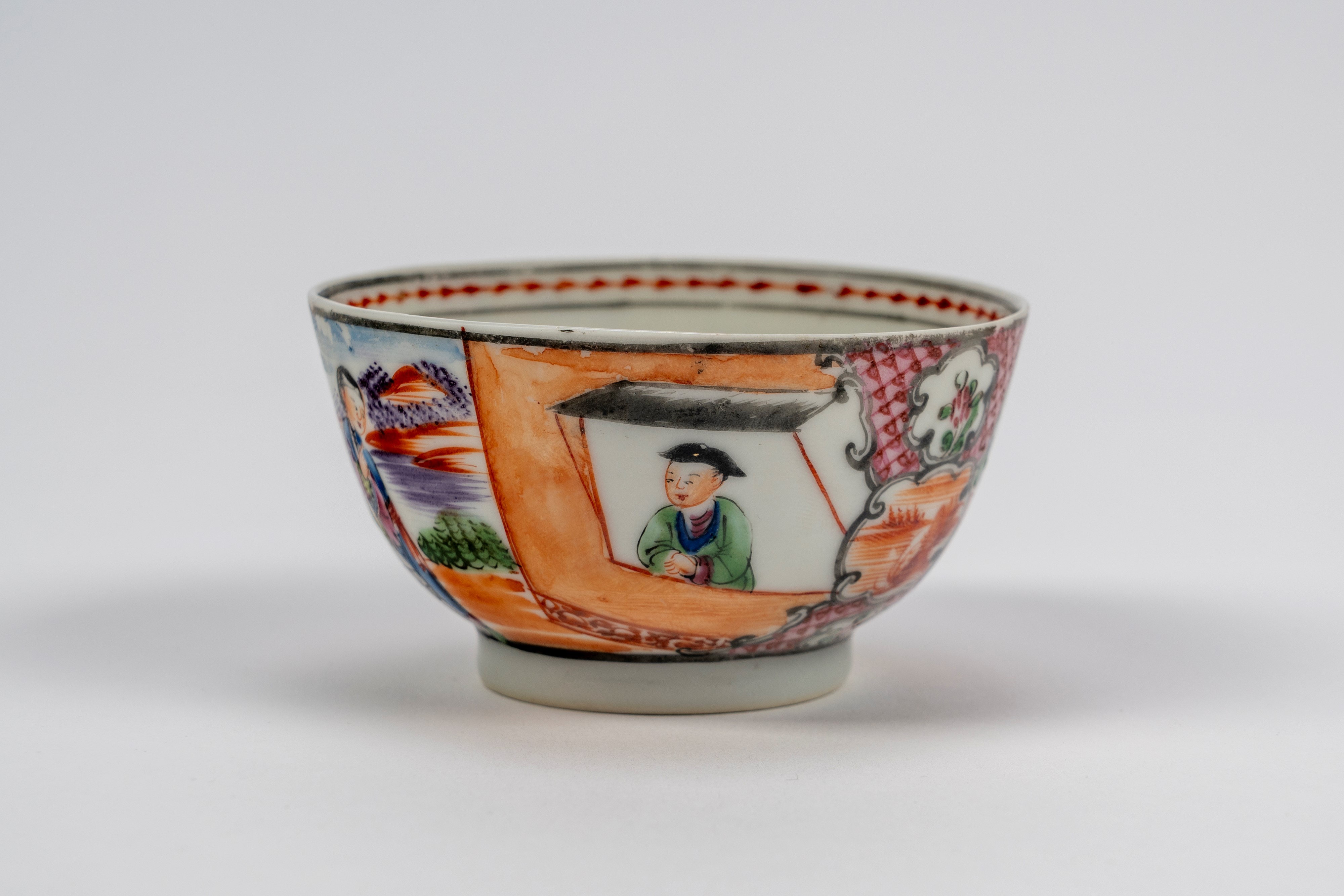 Piccola ciotola in porcellana per esportazione "Mandarin" pattern, Cina, dinastia Qing, epoca Qia...