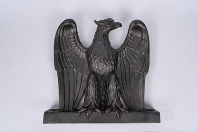 Aquila imperiale fascista, scultura in bronzo a rilievo pieno con ali aperte (anni '30)
