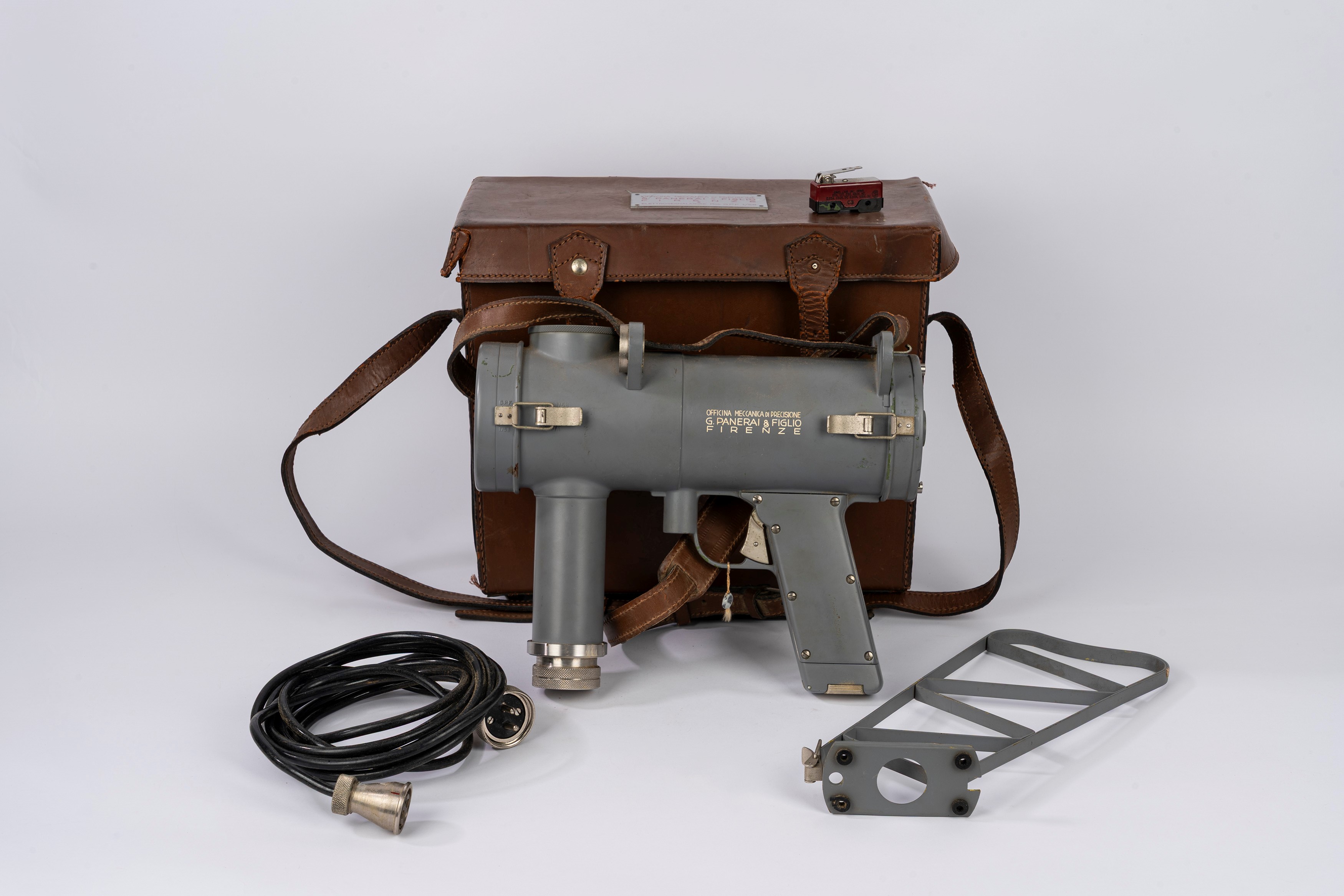 Officine Panerai, Elettrosegnalatore G.P.F. 1/58 in valigetta originale