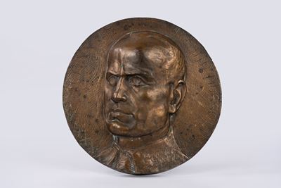 Giovanni Servettaz, Placca circolare in bronzo raffigurante Benito Mussolini (1922)