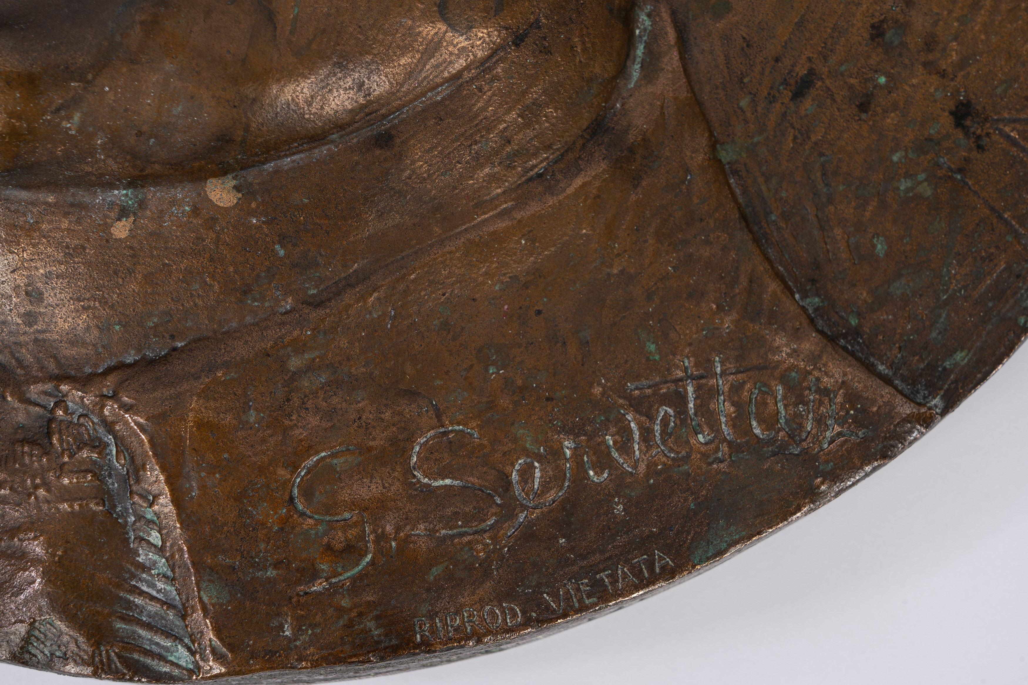 Giovanni Servettaz, Placca circolare in bronzo raffigurante Benito Mussolini (1922)
