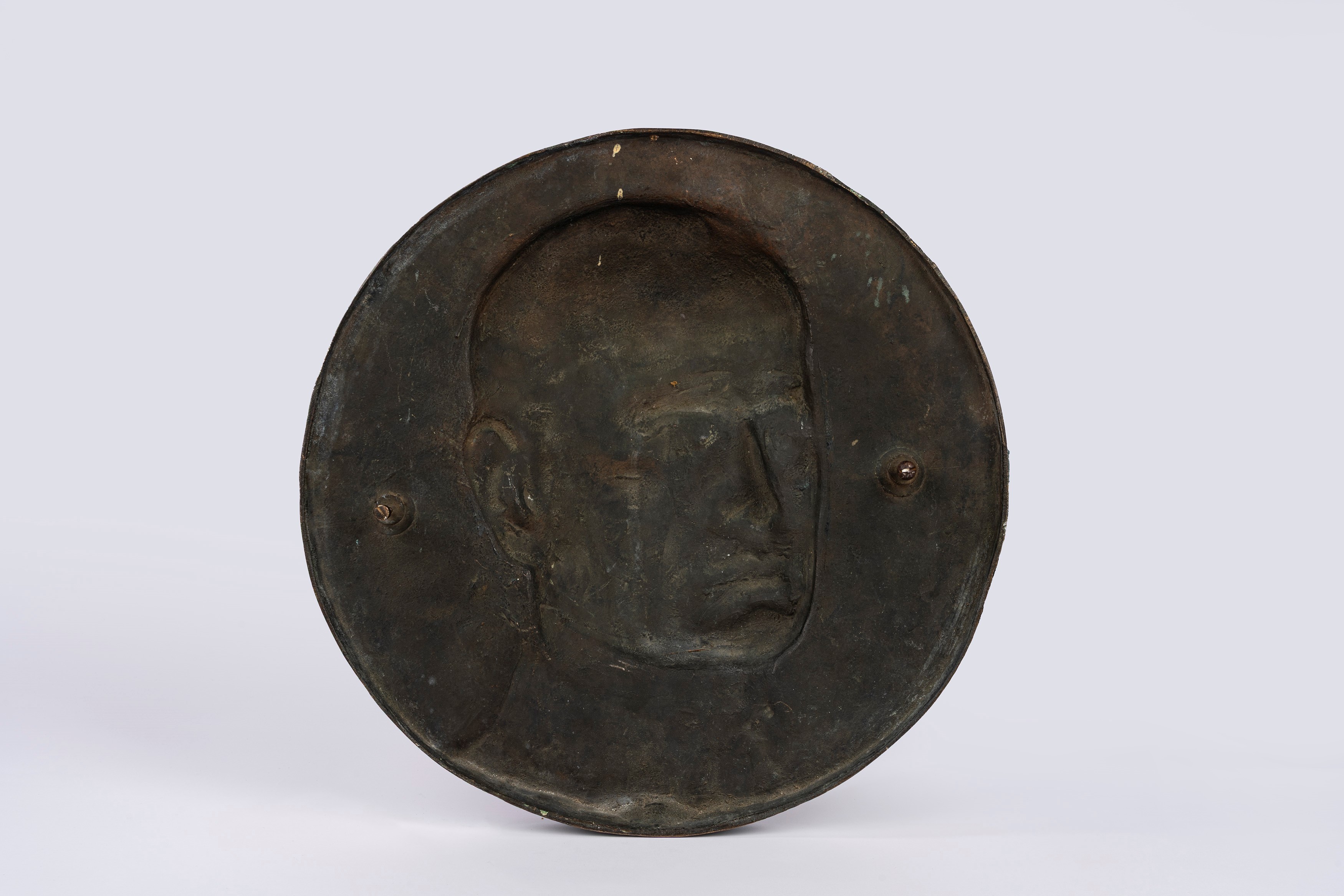 Giovanni Servettaz, Placca circolare in bronzo raffigurante Benito Mussolini (1922)
