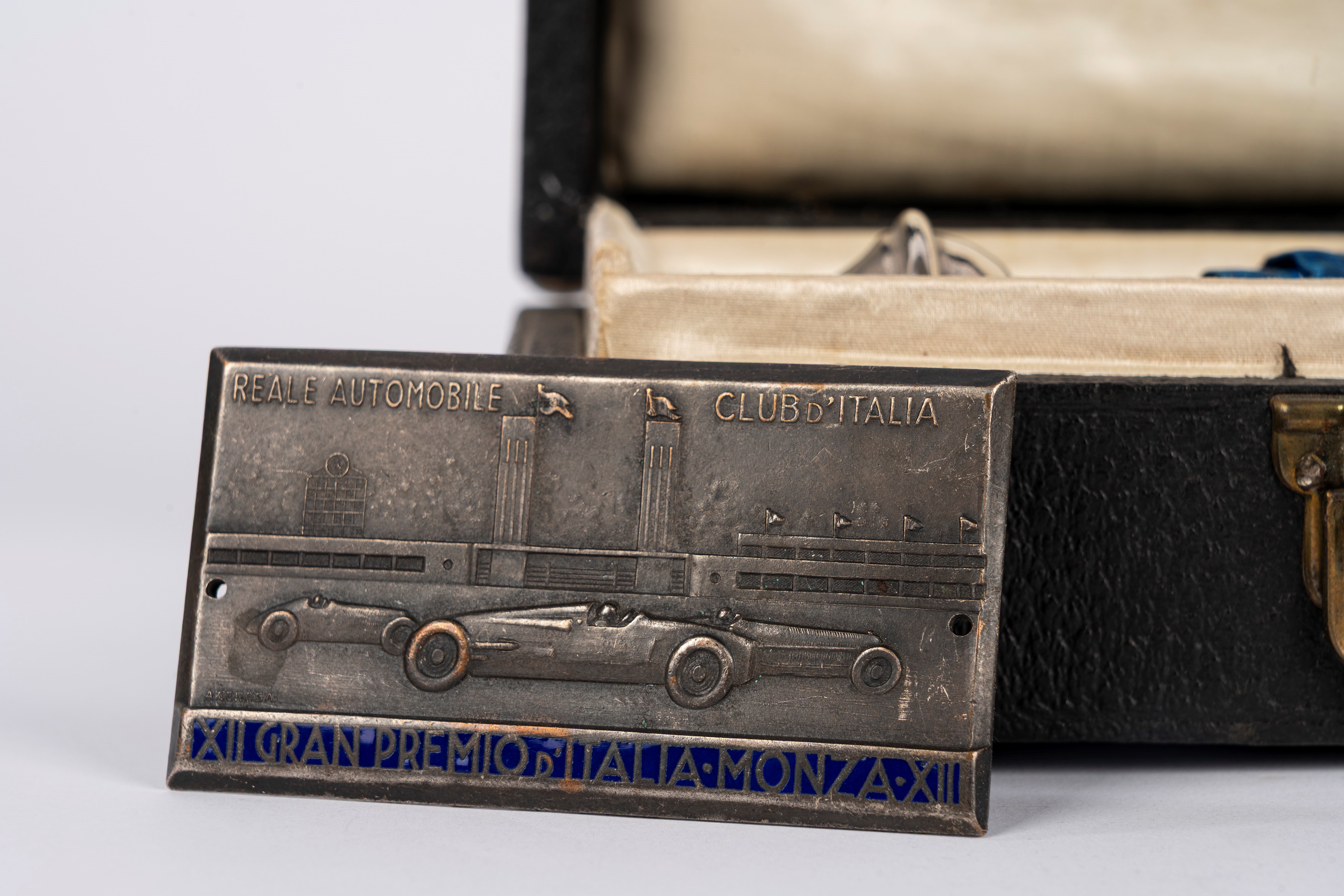 Commissario Sportivo, Bandiera ricamata e accessori per il VI Gran Premio dell’Automobile Club d’...