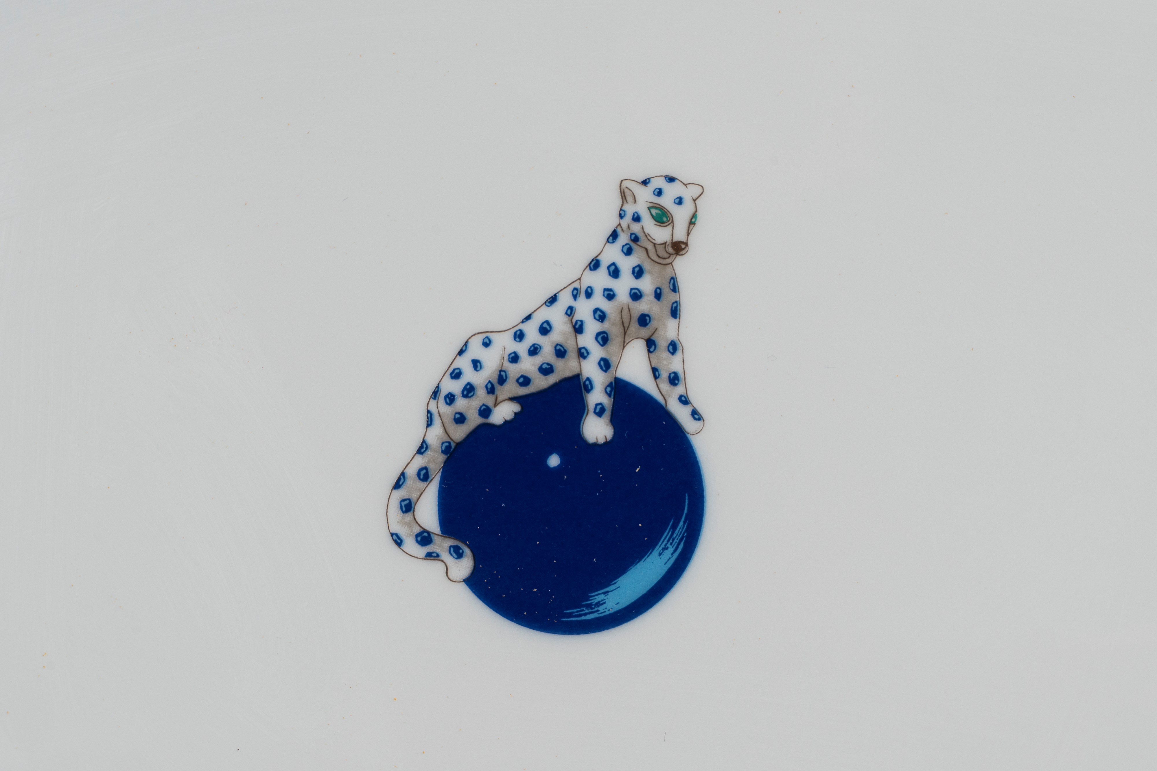Limoges per Cartier, Vassoietto in Porcellana con Profilo Dorato e Filetto Blu Cobalto Decorato a...