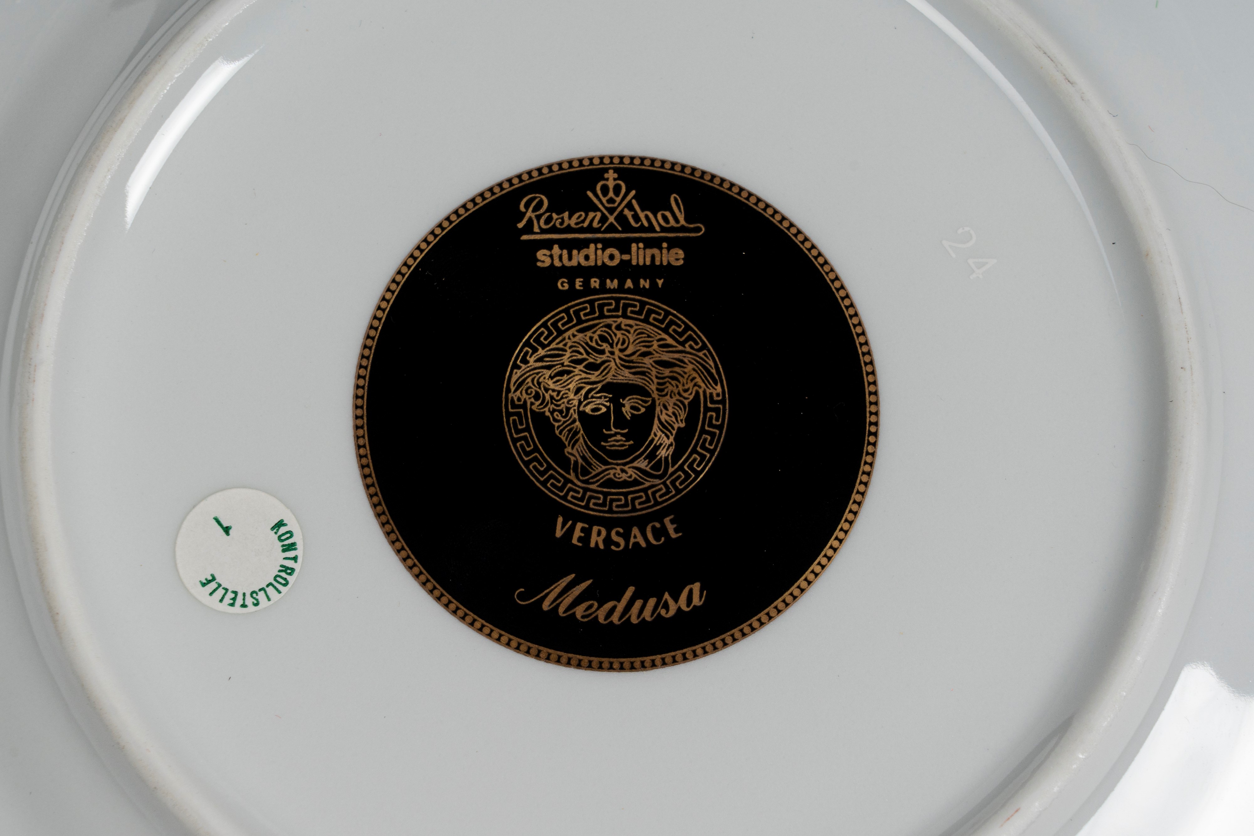 Rosenthal Studio-linie per Versace, Medusa, un Piattino e un Posacenere in Porcellana Policroma