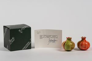 Saliera e pepiera in ceramica policroma di Bassano a forma di melograno