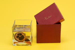 Pomellato &ndash; Clear gel wax cube candle with potpourri inclusions