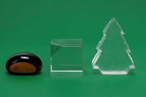 Lot consisting of a Giulia Schmid chestnut in brown glass, a small tree in Murano glass and a faceted cube in colourless crystal