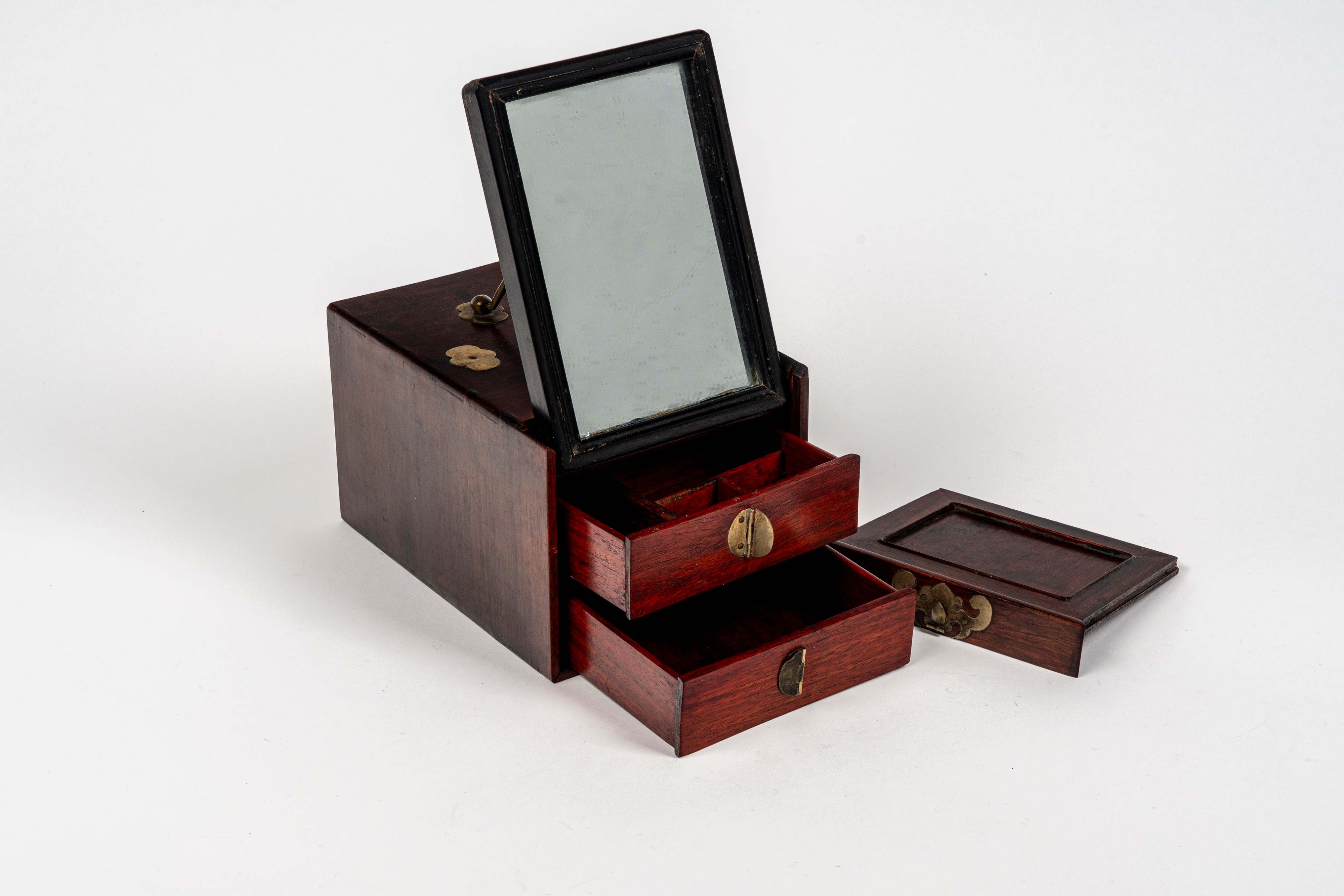 Necessaire da viaggio in legno con specchio interno e due cassettini con doppia maniglia, Cina