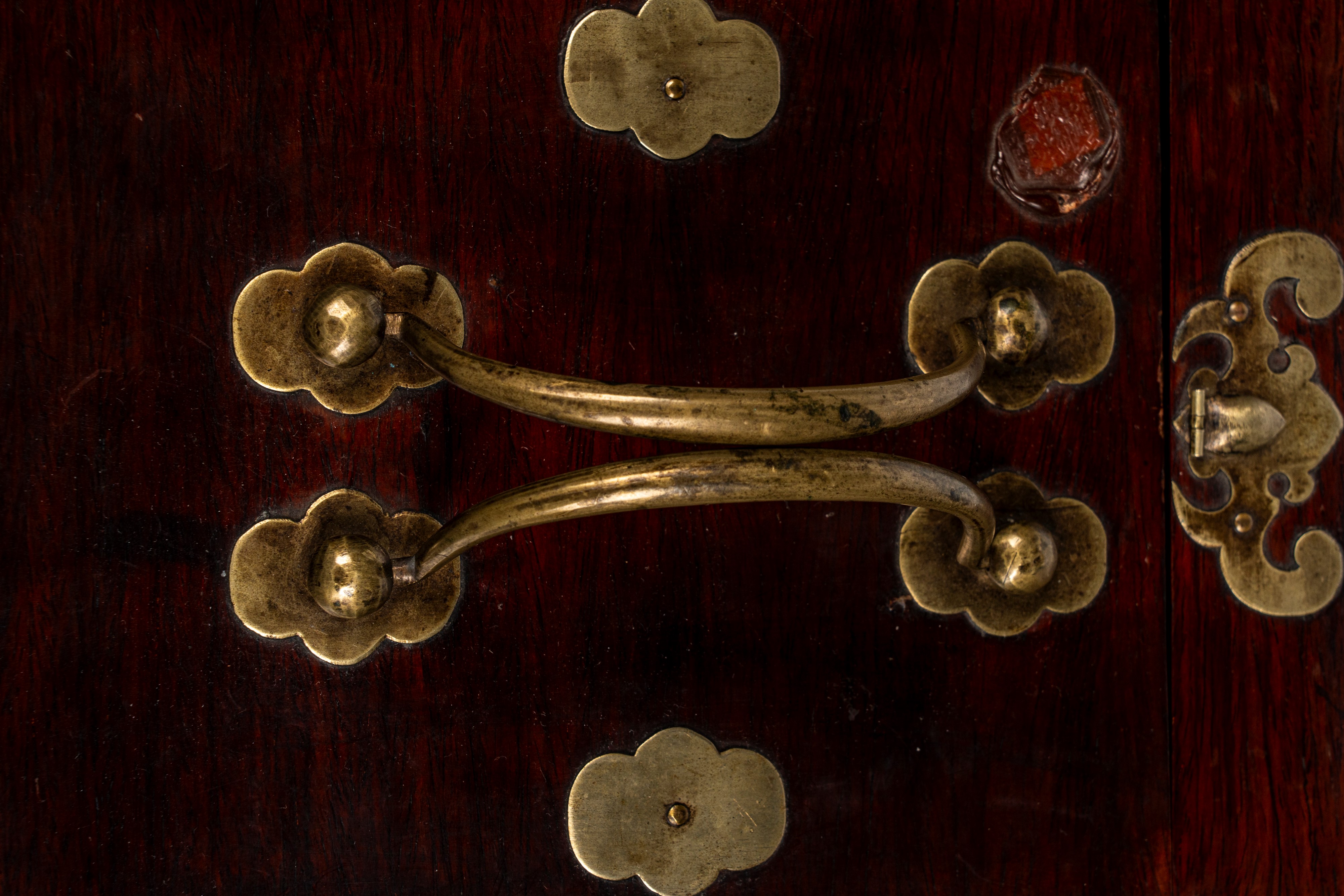 Necessaire da viaggio in legno con specchio interno e due cassettini con doppia maniglia, Cina