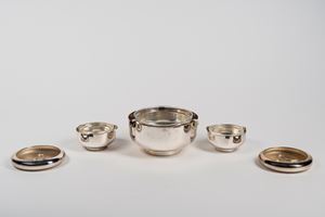 Sabattini, Coppa da macedonia con due ciotole e due sottobottiglia in metallo argentato e vetro