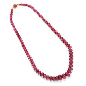Long necklace with rubies 