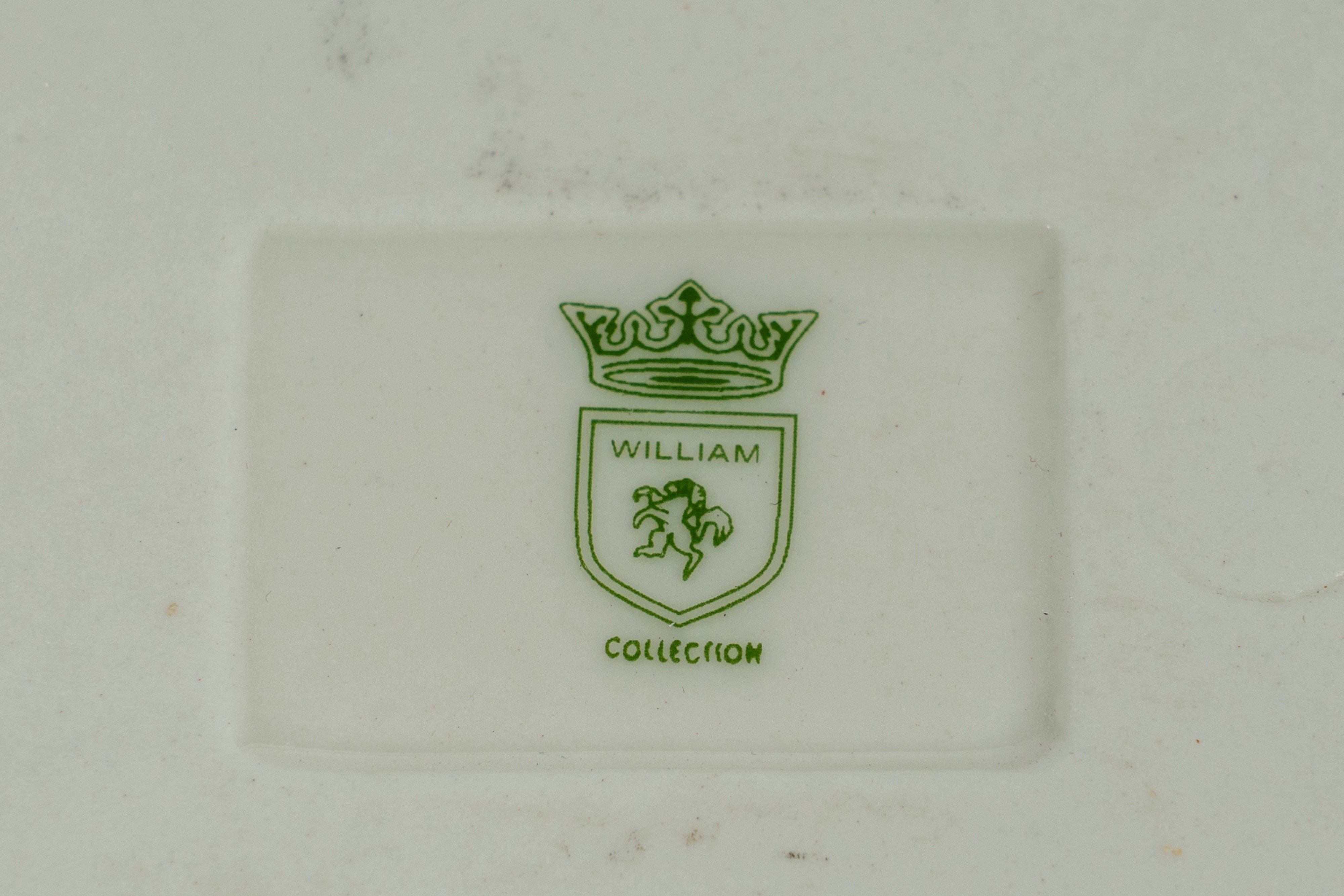 Servizio Tête-à-tête da Caffè in Porcellana a Decoro Floreale di Gusto Vittoriano, William Collec...