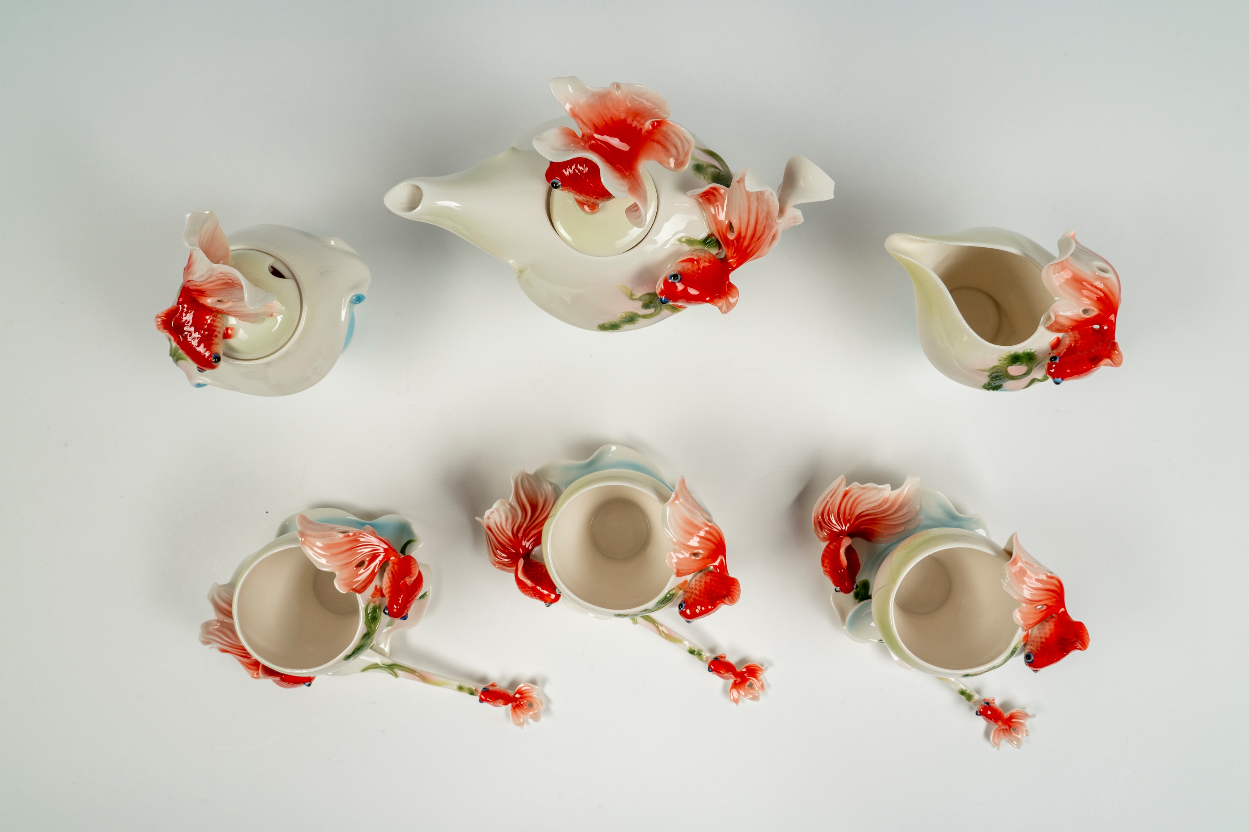 Servizio da te "Goldfish" in porcellana bianca con decoro a pesce rosso in stile orientale