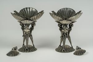 Figura Piero per Atena, Coppia di porta caviale in peltro argentato con cucchiaio mancante delle ciotole in vetro