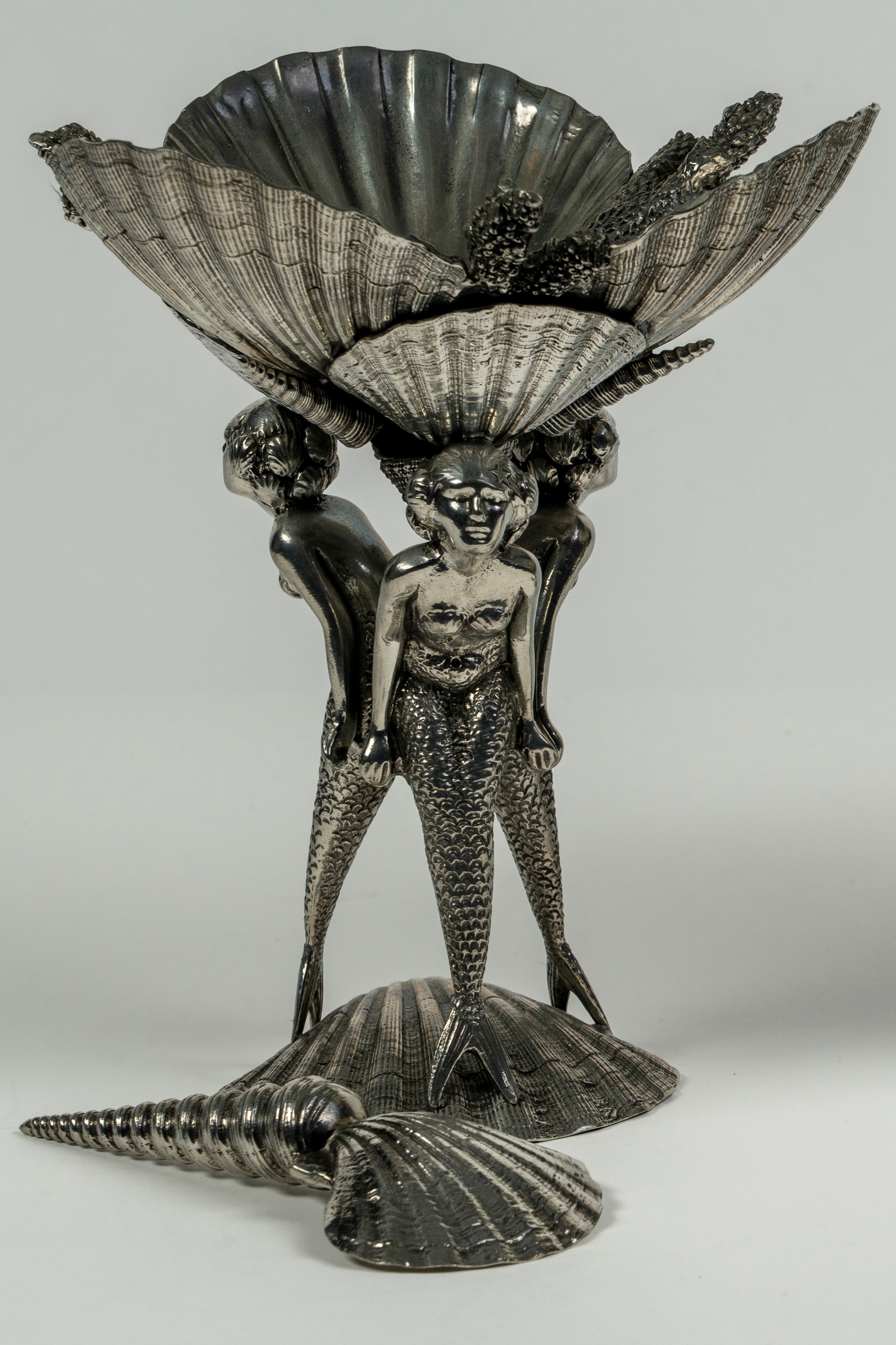 Figura Piero per Atena, Coppia di porta caviale in peltro argentato con cucchiaio e supporto a tr...