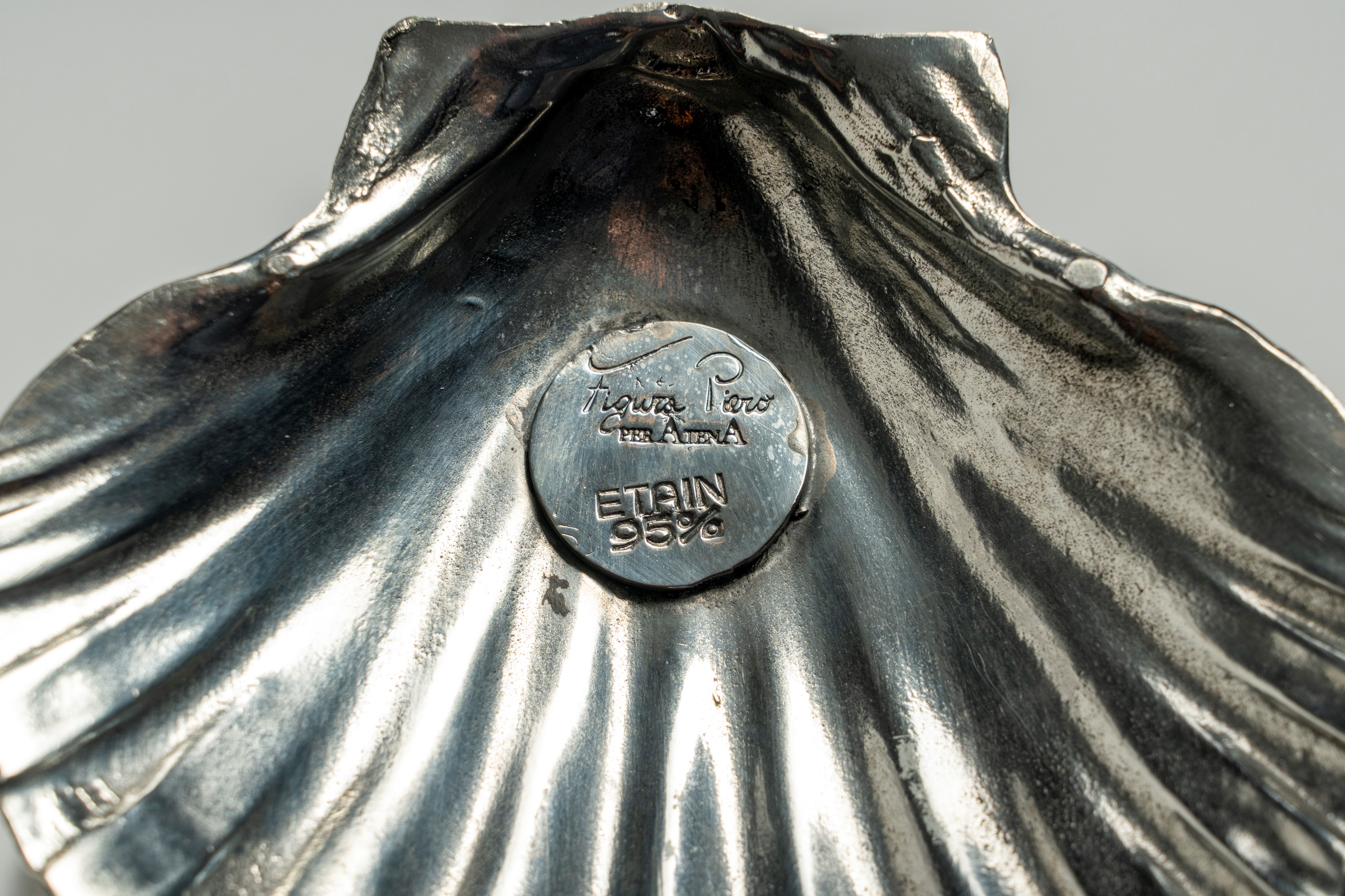 Figura Piero per Atena, Coppia di porta caviale in peltro argentato con cucchiaio e supporto a tr...