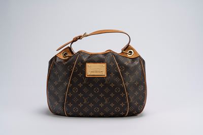 Borsa Galliera, tela monogram, manico regolabile e profili in vacchetta (2009)