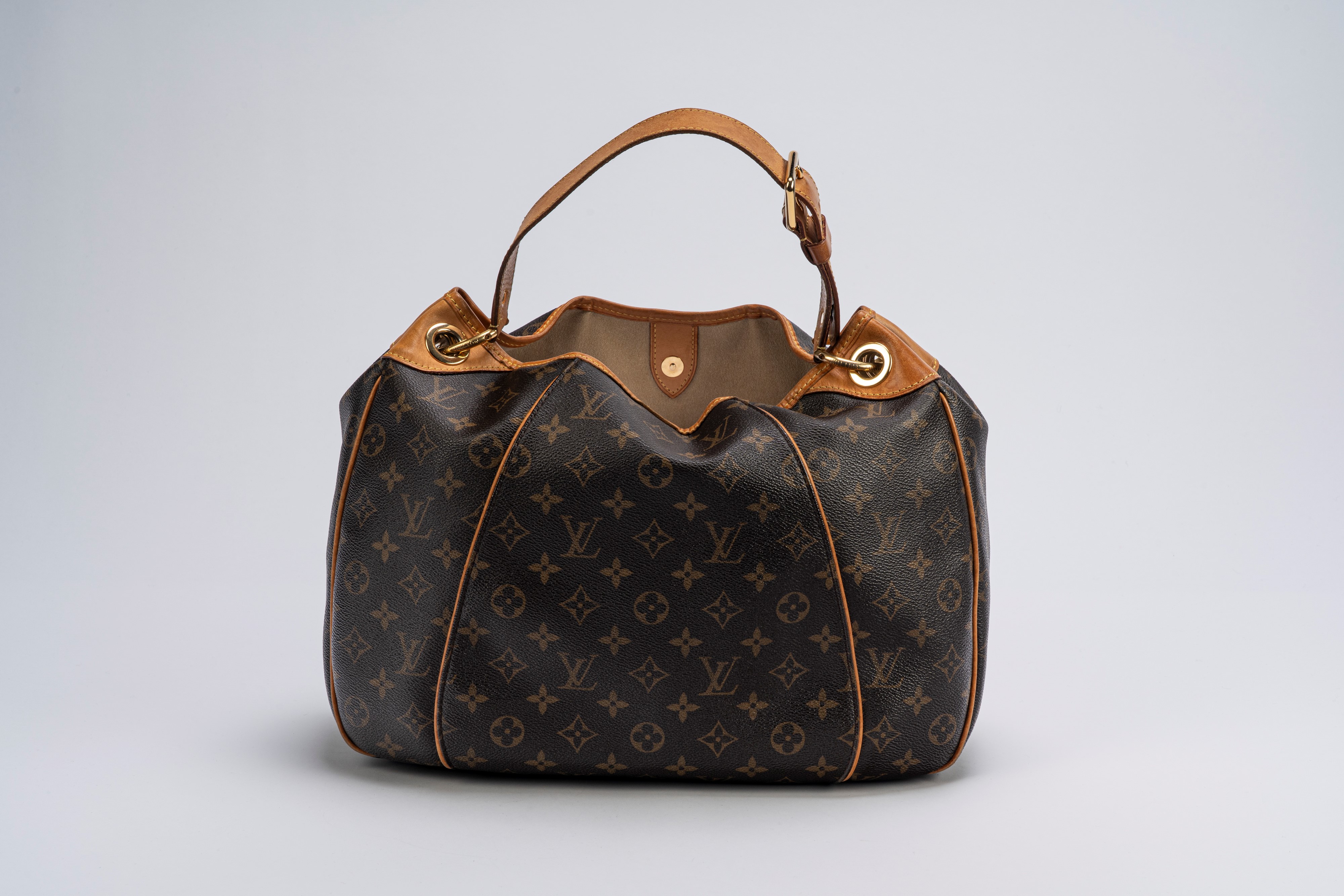 Louis Vuitton - Borsa Galliera, tela monogram, manico regolabile e profili in vacchetta (2009)