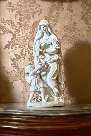 Due gruppi in porcellana raffiguranti l' allegoria dell&rsquo;Inverno e dell&rsquo;Estate. Meissen, fine secolo XVIII-XIX