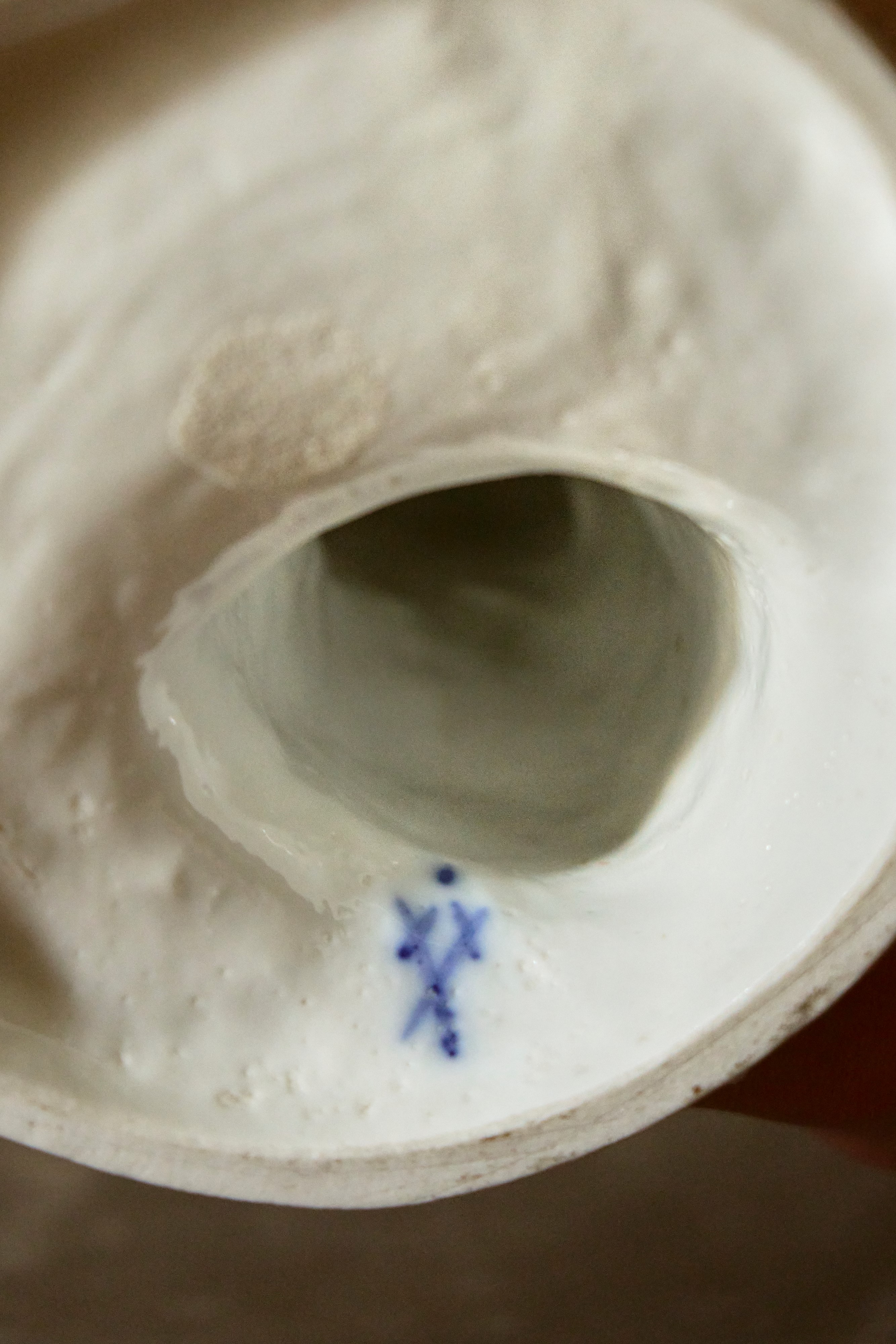 Due gruppi in porcellana raffiguranti l' allegoria dell’Inverno e dell’Estate. Meissen, fine seco...