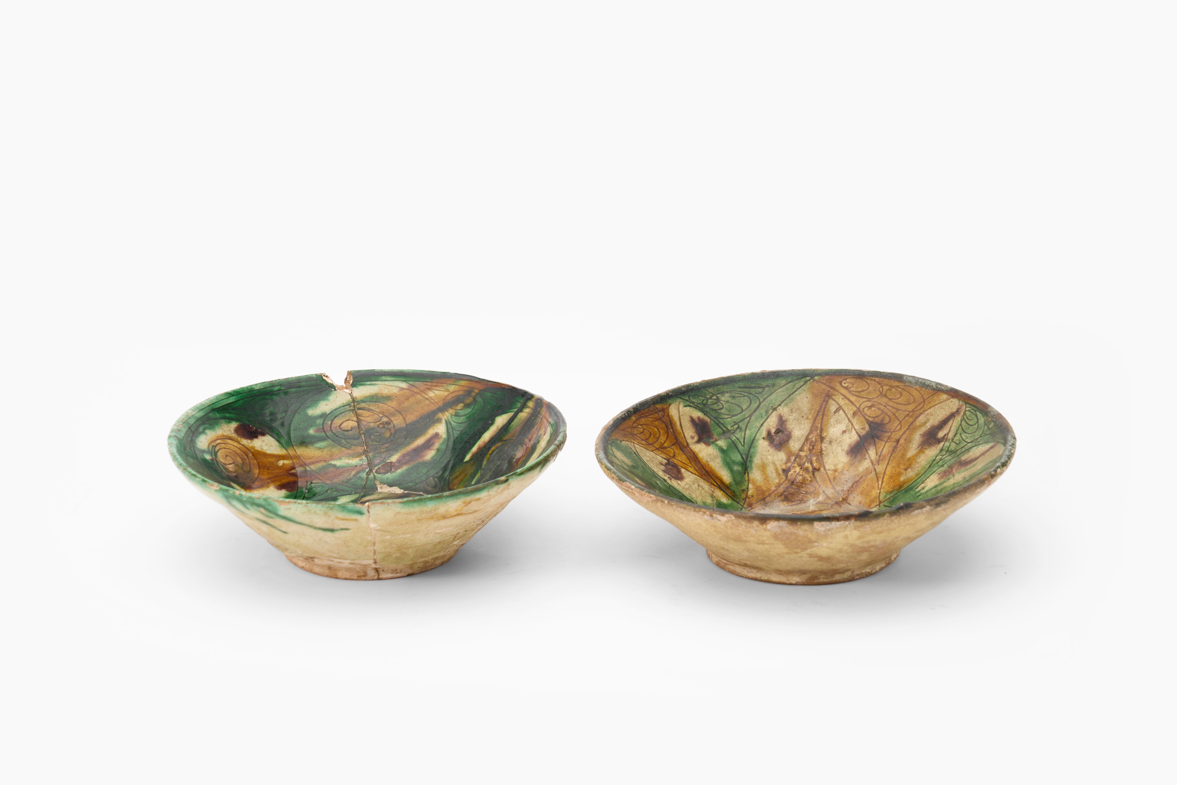 Due ciotole in terracotta ingobbiata e graffita. Area veneta, secolo XV-XVI.