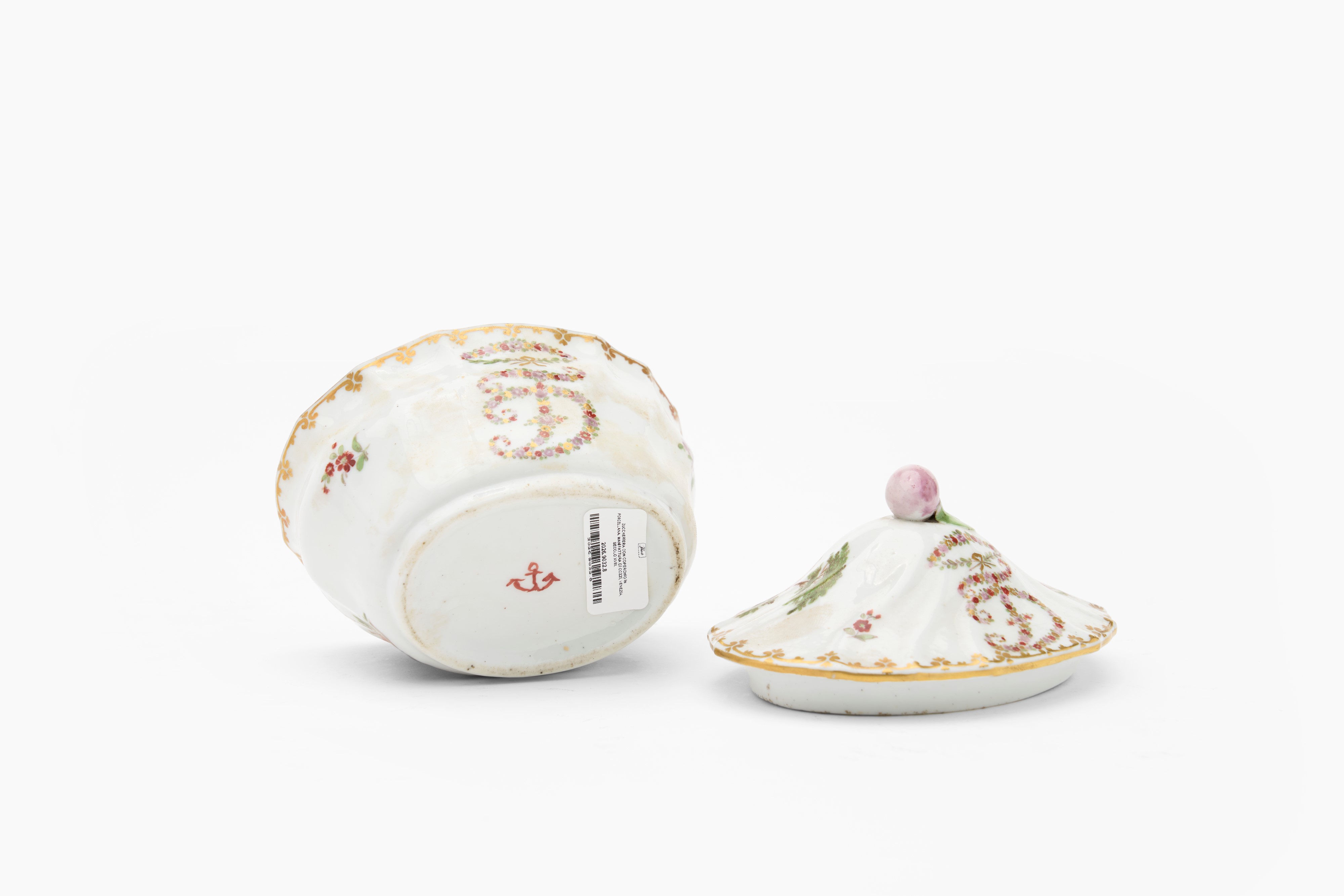 Zuccheriera con coperchio in porcellana. Manifattura di Cozzi, Venezia, secolo XVIII.