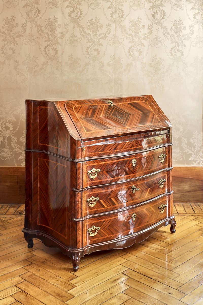 Bureau lastronato e filettato. Venezia, secolo XVIII