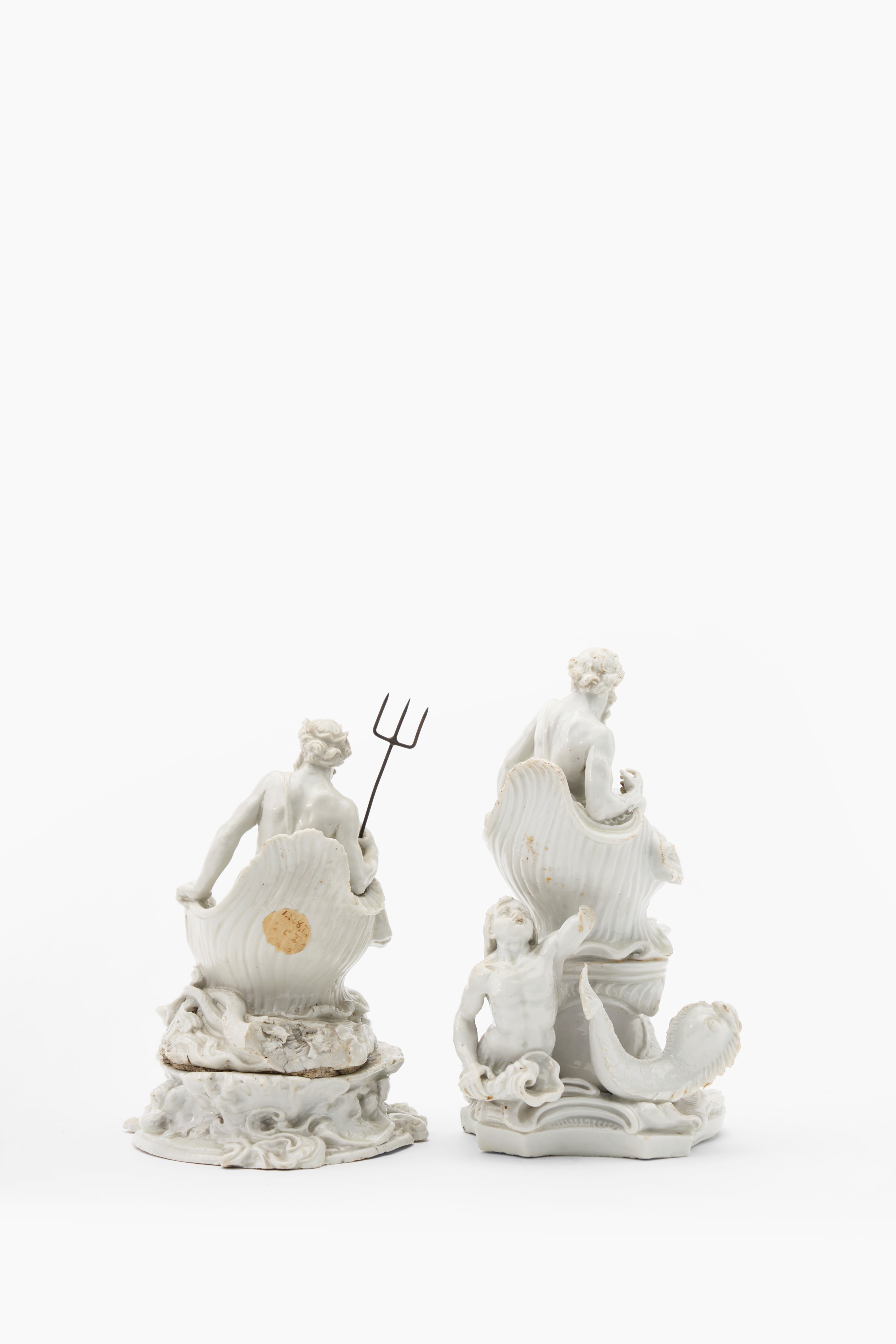 Due sculture in porcellana bianca raffiguranti Nettuno. Venezia, secolo XVIII