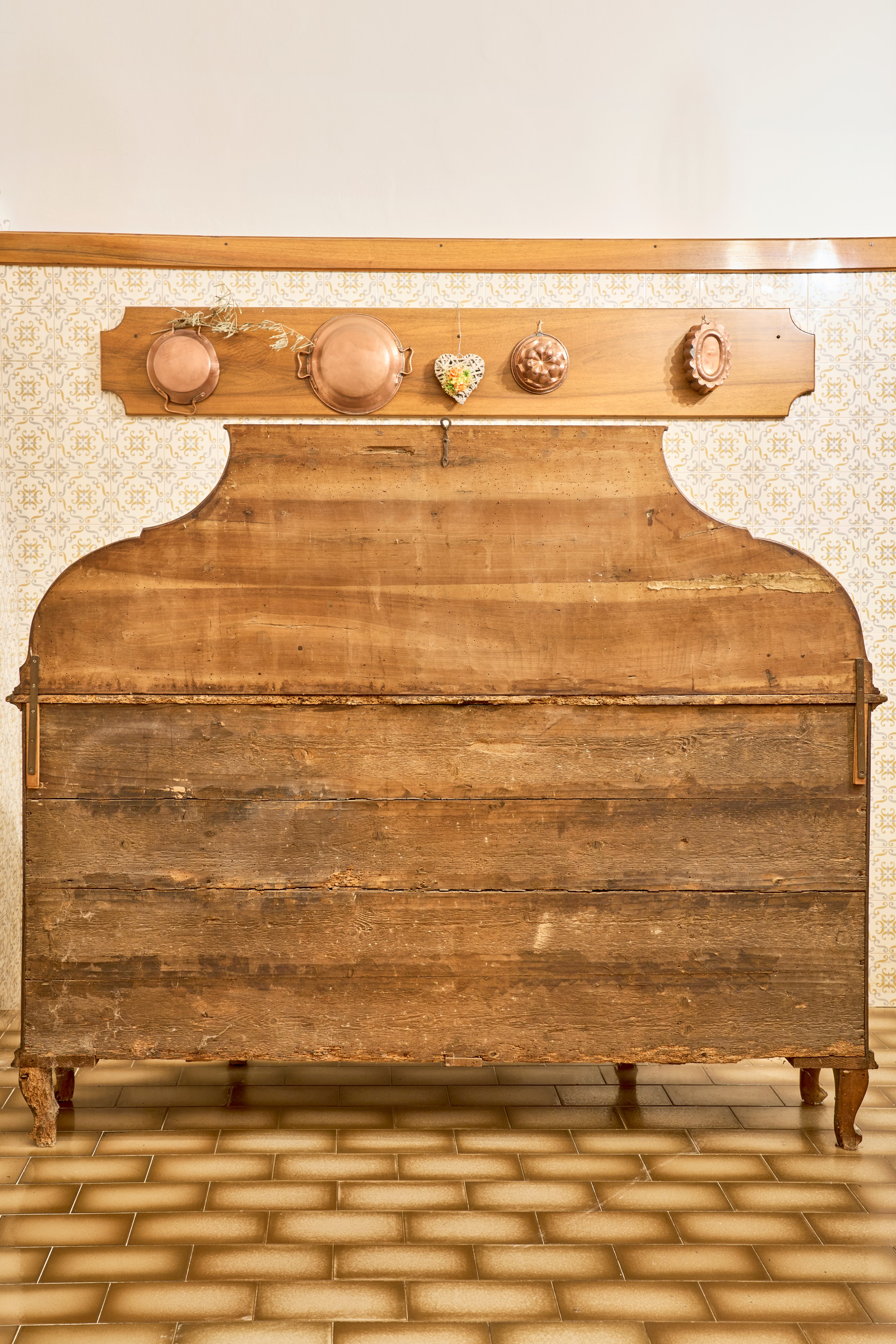 Credenza in Noce. Veneto, Secolo XVIII
