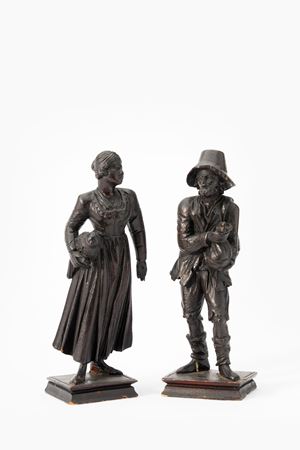 Due figure in legno intagliato e laccato. Alto Veneto, secolo XVIII