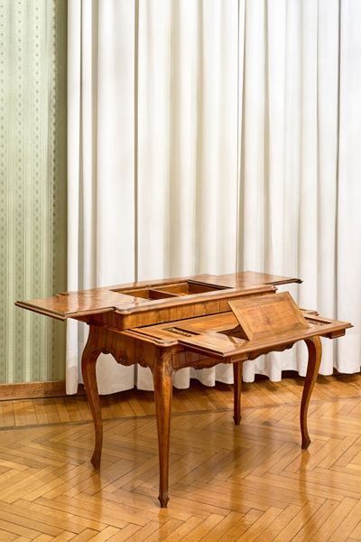 Tavolo da Gioco Lastronato e Intarsiato con Piano a Scacchiera. Veneto, Secolo XVIII