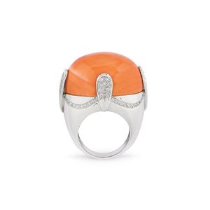 Anello con corallo
